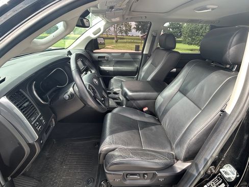 Used 2019 Toyota Sequoia TRD Sport w/ TRD Sport Premium Package AWD/4WD image 9
