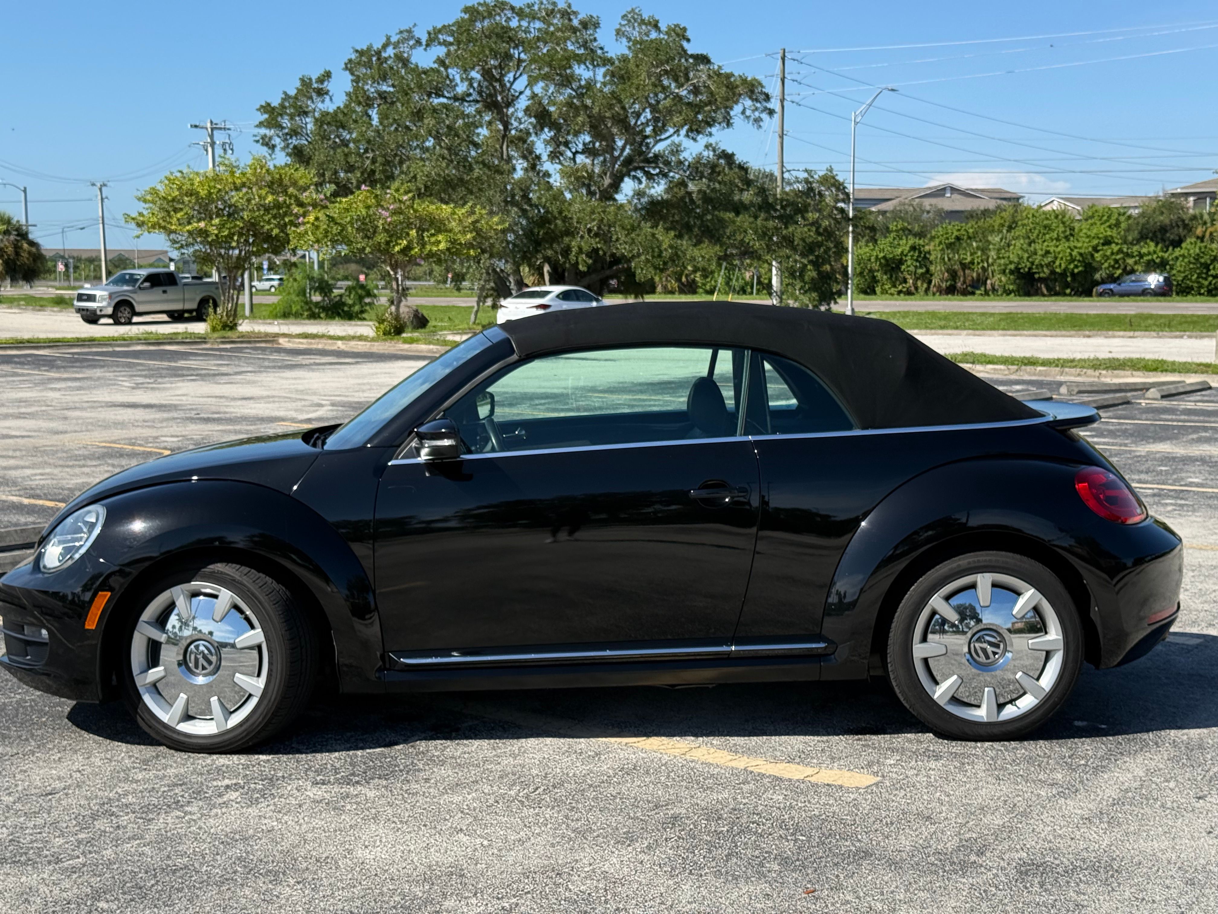 Used 2014 Volkswagen Beetle 2.5 FWD image 19