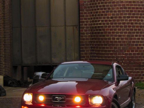 Used 2006 Ford Mustang Premium image 2