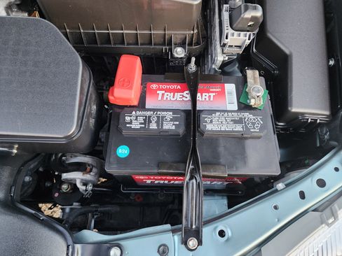 Used 2010 Toyota Camry LE image 11