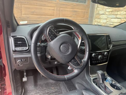 Used 2019 Jeep Grand Cherokee Trailhawk w/ Trailhawk Luxury Group AWD/4WD image 8