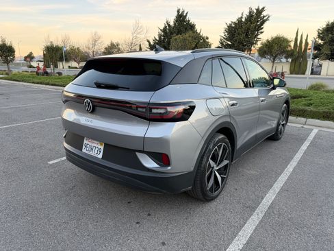 Used 2023 Volkswagen ID.4 Pro S image 5