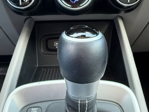 Used 2024 Hyundai Venue SEL image 13