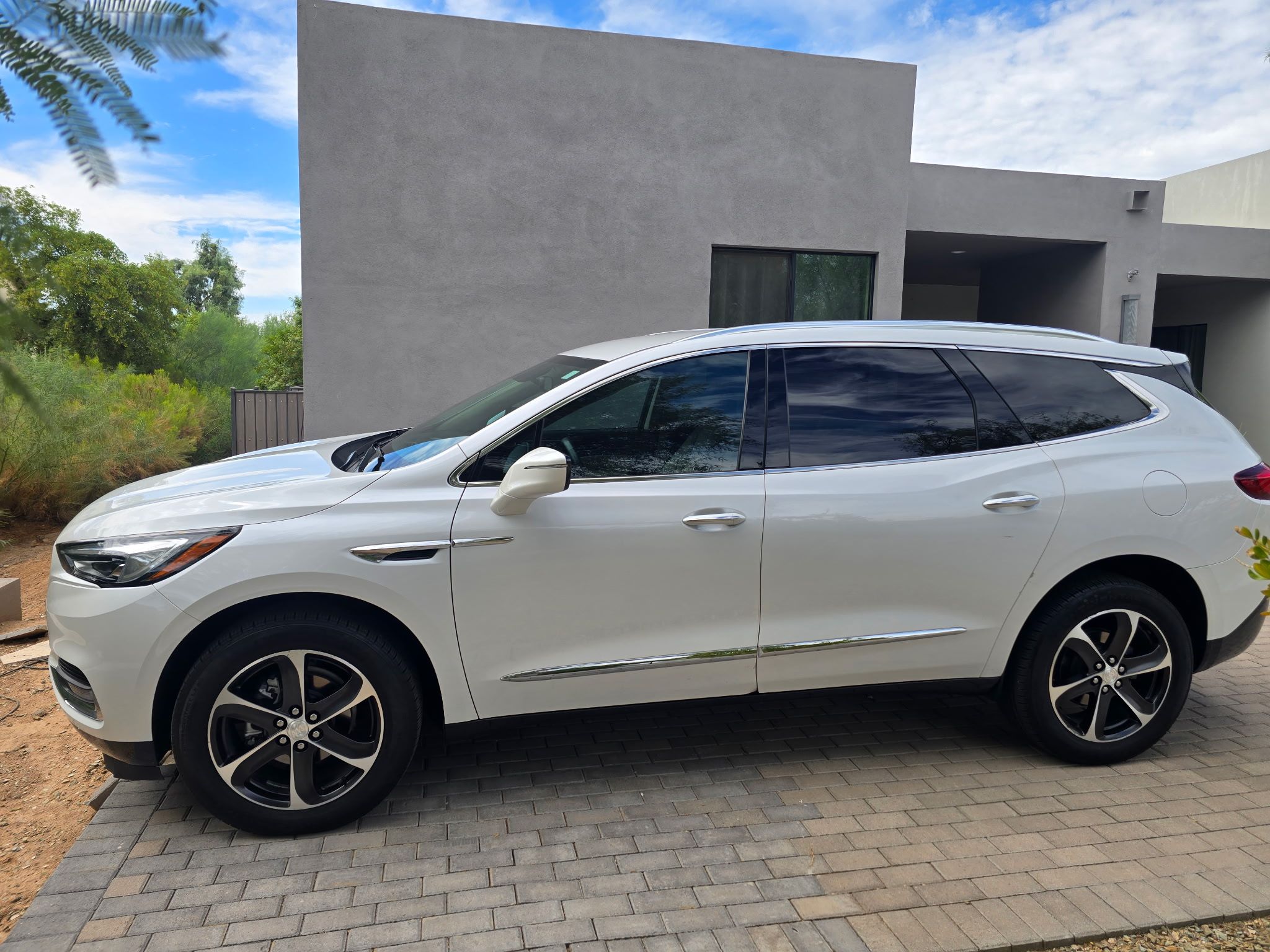 Used 2021 Buick Enclave Essence w/ Sport Touring Edition FWD image 1