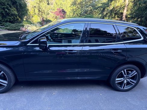 Used 2019 Volvo XC60 T5 Momentum w/ Premium Package AWD/4WD image 5