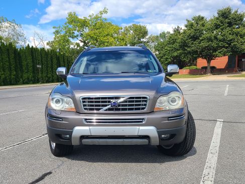 Used 2010 Volvo XC90 V8 image 2