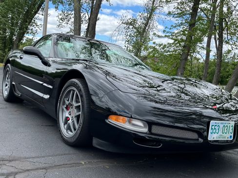 Used 2001 Chevrolet Corvette Z06 w/ Memory Pkg image 4