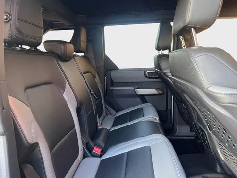 Used 2022 Ford Bronco Black Diamond image 10