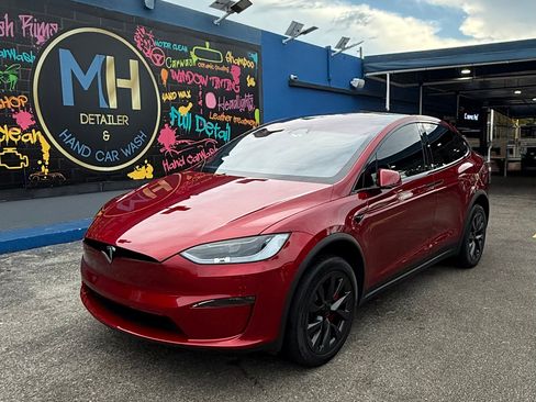 Used 2023 Tesla Model X Plaid image 2
