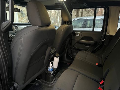 Used 2020 Jeep Wrangler Unlimited Sahara image 12