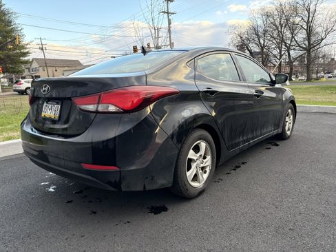 Used 2015 Hyundai Elantra SE image 5