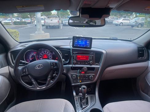 Used 2012 Kia Optima LX w/ Convenience Pkg image 6