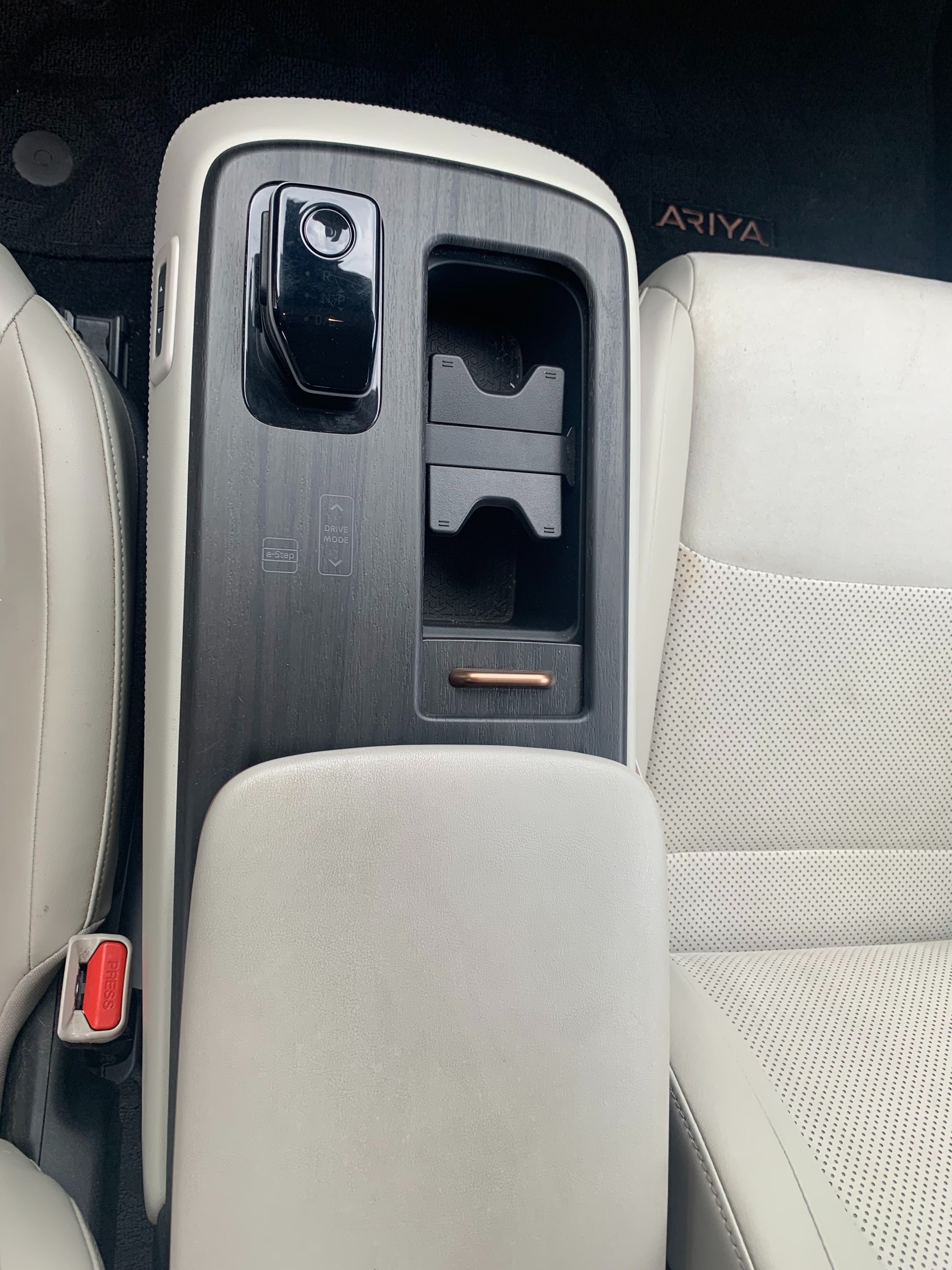Used 2024 Nissan Ariya FWD image 15