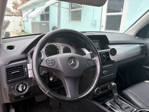 Used 2011 Mercedes-Benz GLK 350 4MATIC image 9