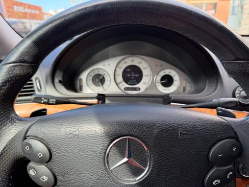 Used 2009 Mercedes-Benz E 350 Sedan image 24