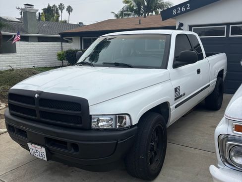 Used 2000 Dodge Ram 1500 Truck 2WD Quad Cab image 2