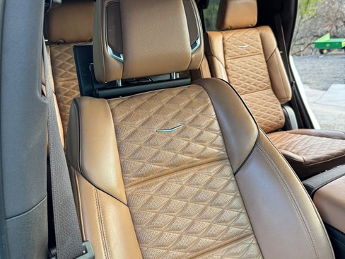 Used 2022 Cadillac Escalade Sport image 9