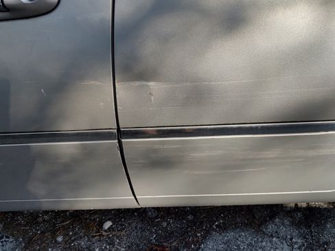 Used 2005 Lincoln Town Car Signature image 9