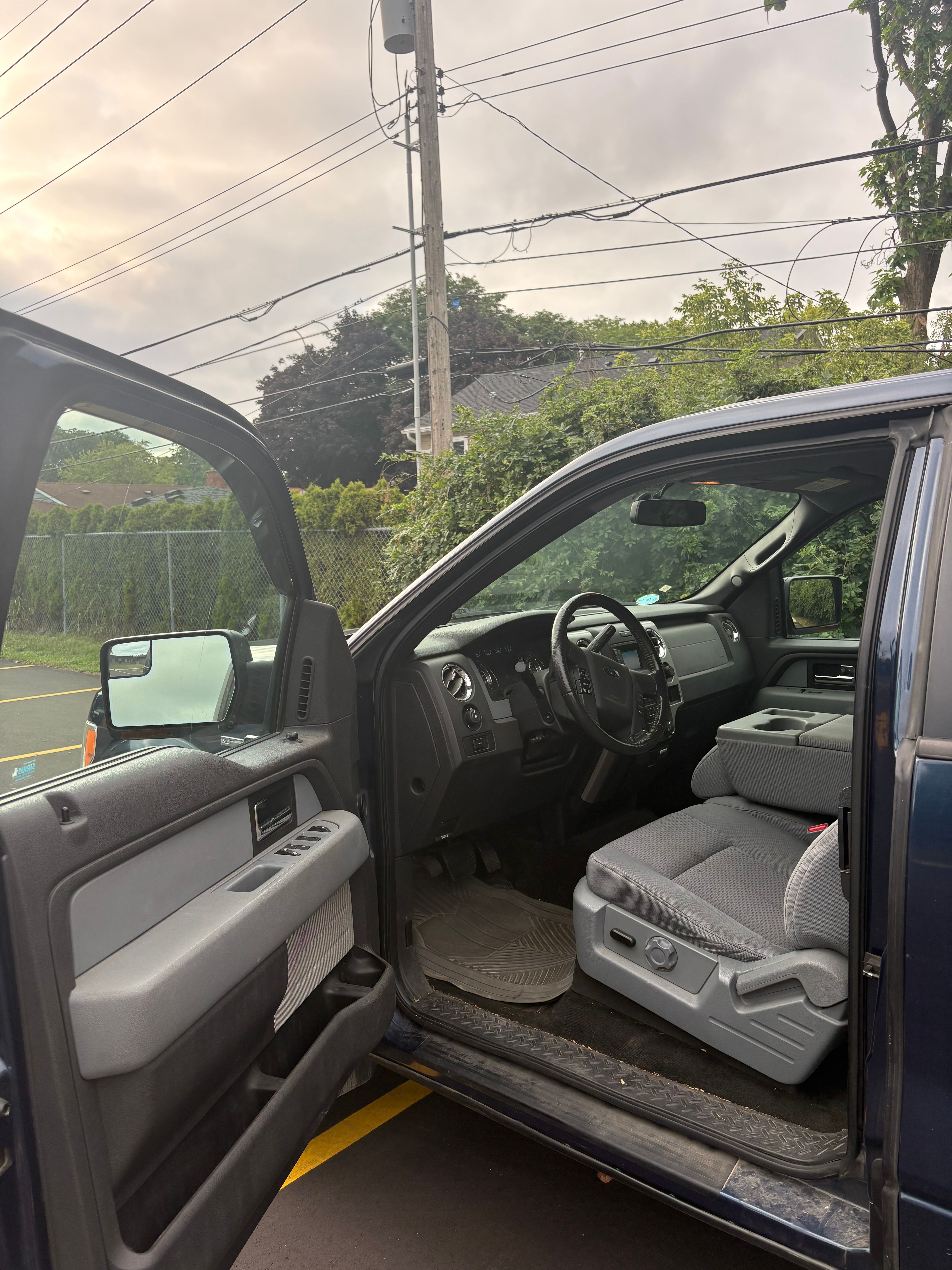 Used 2013 Ford F150 XLT w/ Mid Equipment Group AWD/4WD image 8