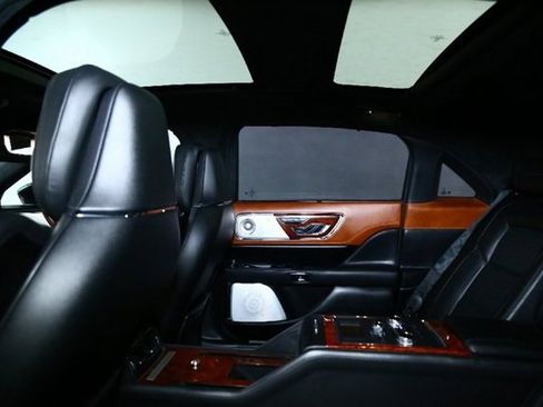 Used 2020 Lincoln Continental Black Label w/ Rear Seat Amenities Package image 11