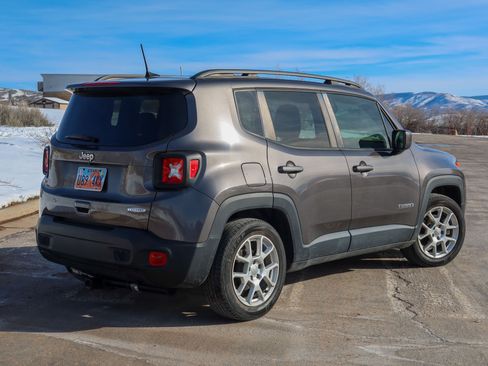 Used 2019 Jeep Renegade Latitude image 4