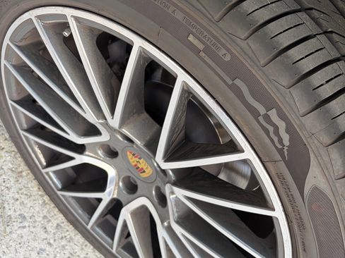 Used 2019 Porsche Cayenne Sport Utility 4D image 10