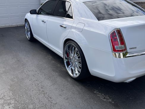 Used 2012 Chrysler 300 C w/ Beats Audio Group RWD image 4
