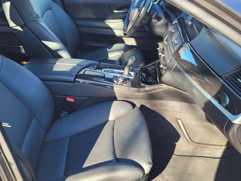 Used 2012 BMW 550i Sedan image 9