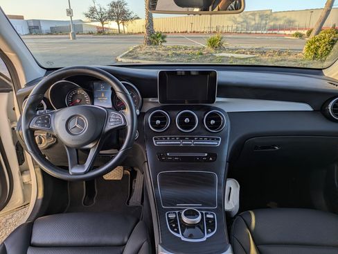 Used 2019 Mercedes-Benz GLC 300 4MATIC image 13