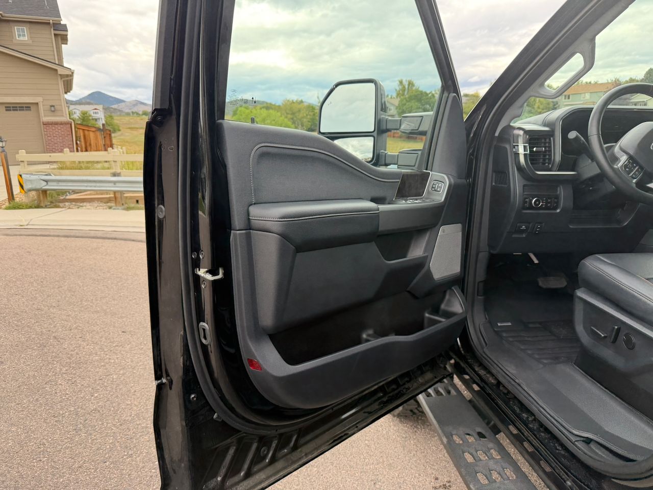Used 2025 Ford F350 Lariat w/ Lariat Ultimate Package AWD/4WD image 14