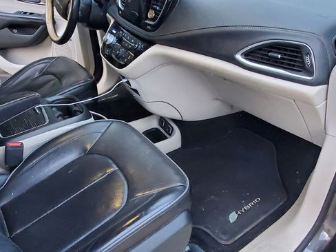 Used 2018 Chrysler Pacifica Limited w/ Advanced Safetytec Group image 17