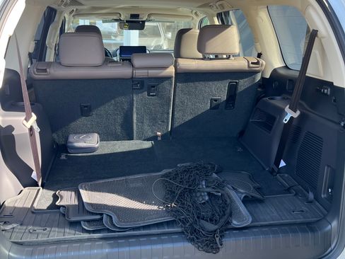 Used 2023 Lexus GX 460 Luxury image 12