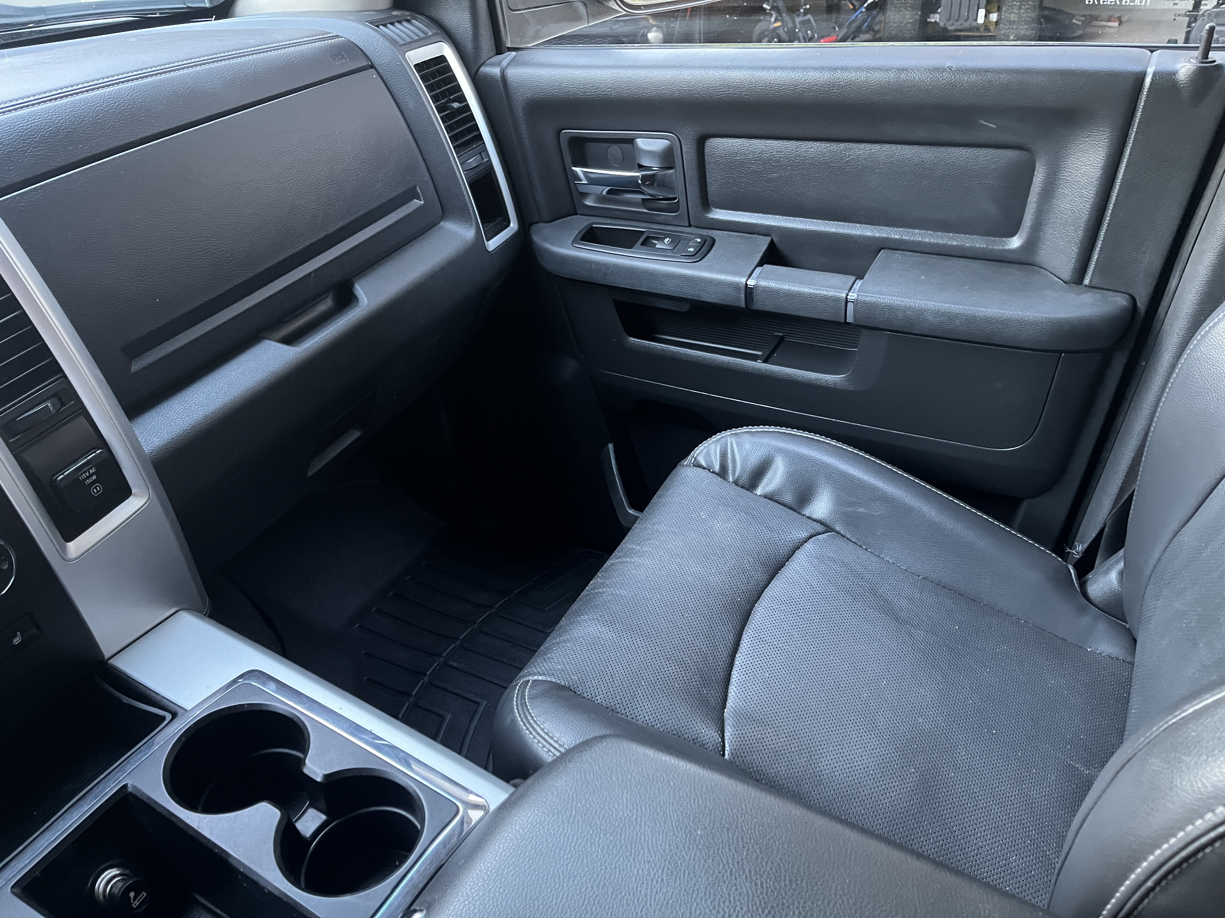 Used 2011 RAM 1500 Sport w/ Sport Premium Group AWD/4WD image 28