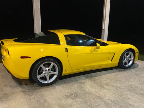 Used 2006 Chevrolet Corvette Coupe 2D image 14