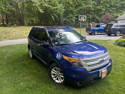 Used 2013 Ford Explorer XLT AWD/4WD image 4