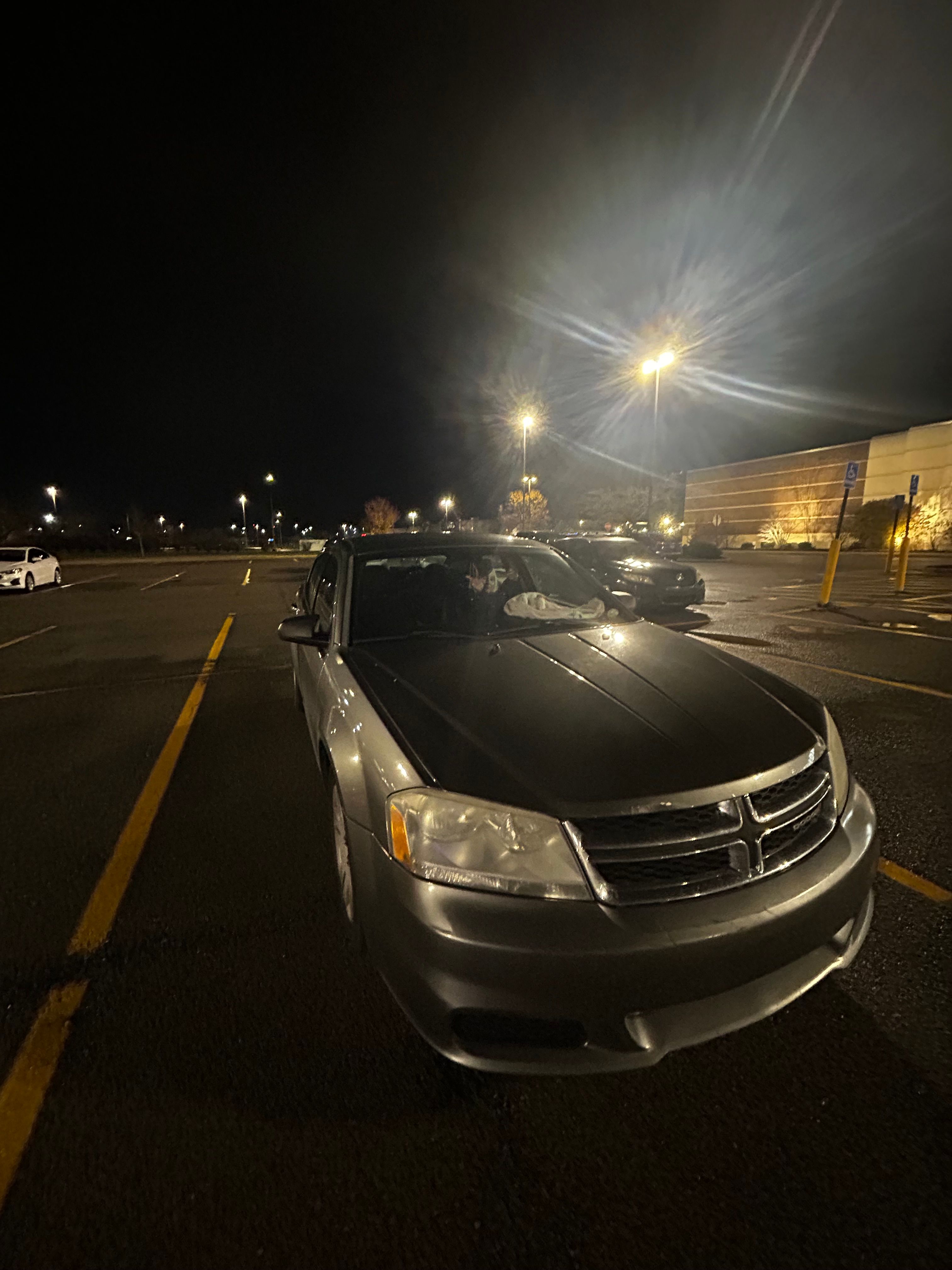 Used 2012 Dodge Avenger SE FWD image 4