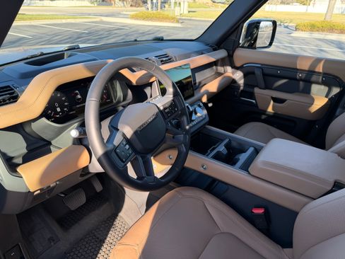 Used 2025 Land Rover Defender 110 S image 10