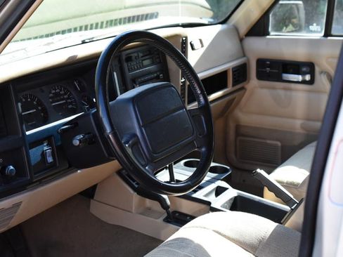 Used 1996 Jeep Cherokee 4WD 4-Door image 6