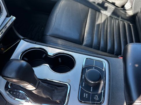 Used 2018 Jeep Grand Cherokee Limited image 11