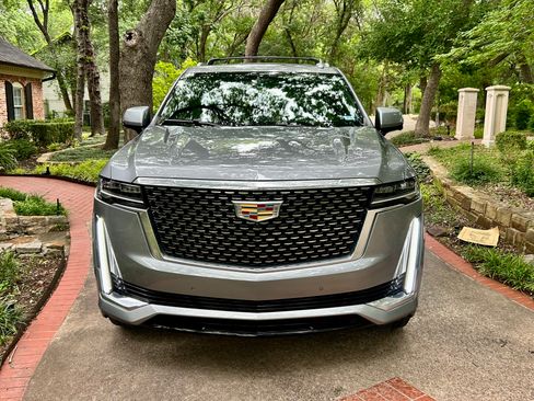 Used 2023 Cadillac Escalade ESV Luxury RWD image 4