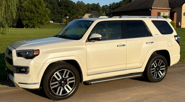 Used 2015 Toyota 4Runner Limited AWD/4WD image 4