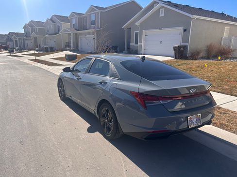 Used 2023 Hyundai Elantra Blue image 6