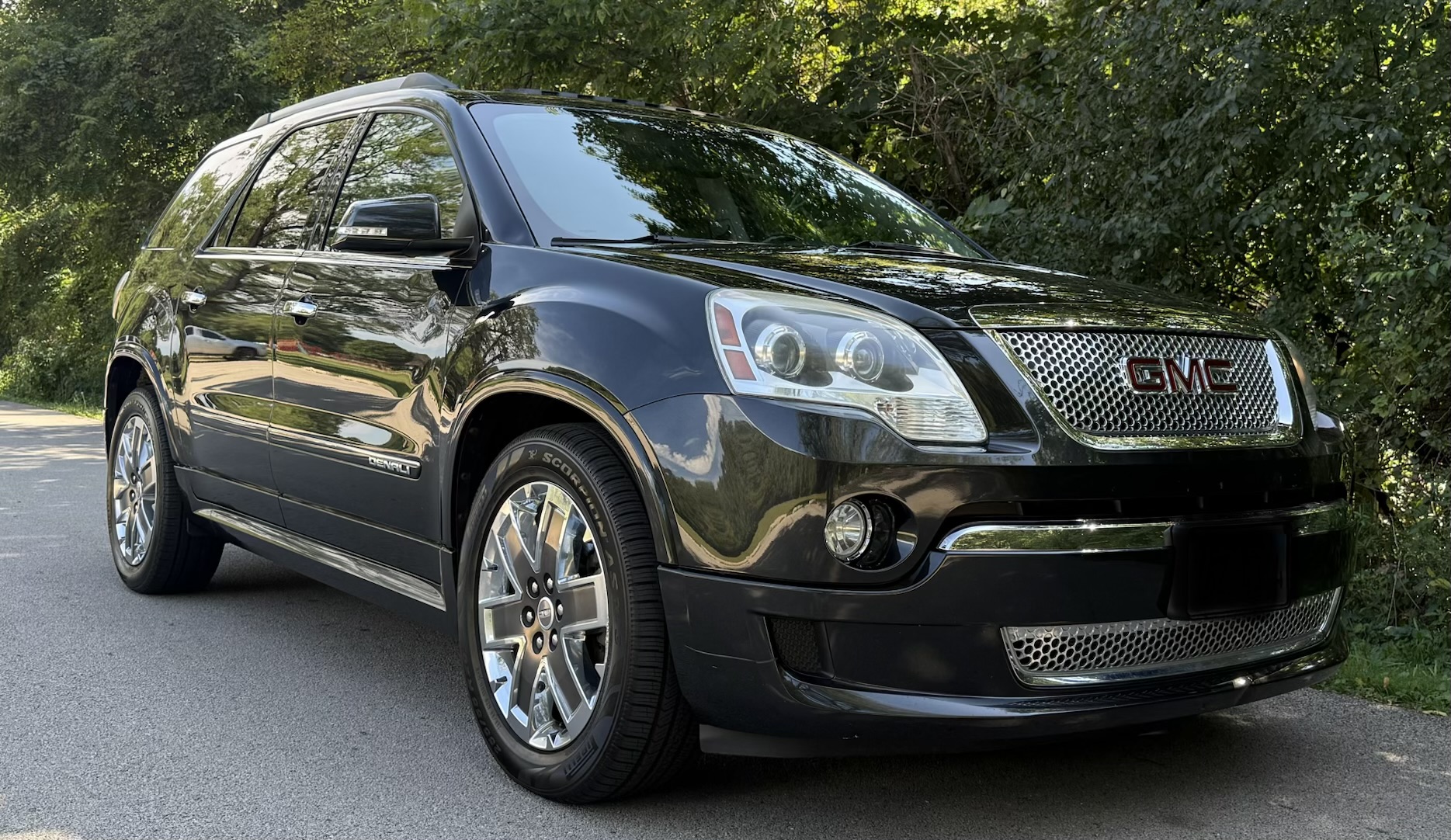 Used 2011 GMC Acadia Denali AWD/4WD image 9
