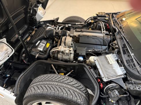 Used 1995 Chevrolet Corvette Coupe RWD image 13