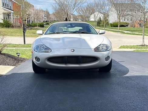 Used 2001 Jaguar XKR Convertible image 2