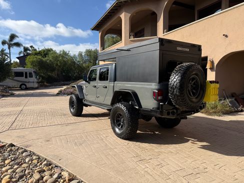 Used 2021 Jeep Gladiator Rubicon AWD/4WD image 6