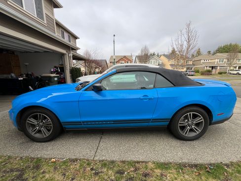 Used 2011 Ford Mustang Premium w/ 201A Rapid Spec Order Code image 1