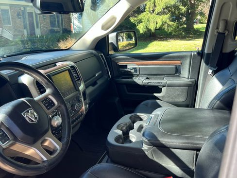 Used 2017 RAM 1500 Laramie image 10