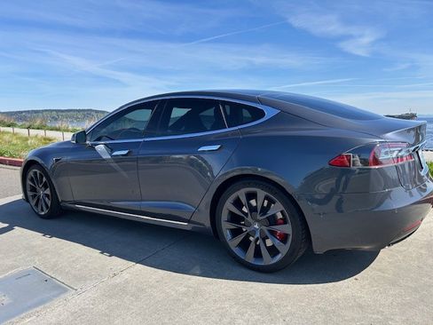 Used 2020 Tesla Model S Long Range Plus image 4
