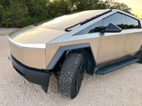 Used 2025 Tesla Cybertruck AWD Crew Cab image 14